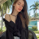 Карина - грудь 2, рост 168 см, вес 52 кг, цвет волос Шатенки, национальность Русские