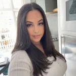 Римма - грудь 3, рост 121 см, вес 58 кг, цвет волос Брюнетки, национальность Русские