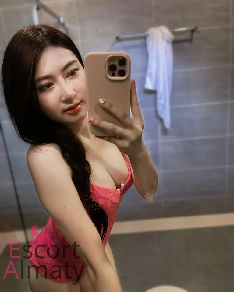 Лиза - грудь 2, рост 158 см, вес 62 кг, цвет волос Рыжие, национальность Русские