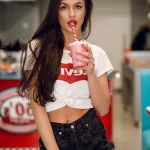 Марина - грудь 2, рост 170 см, вес 54 кг, цвет волос Шатенки, национальность Казашки