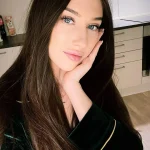 Даша - грудь 2, рост 170 см, вес 45 кг, цвет волос Брюнетки, национальность Русские