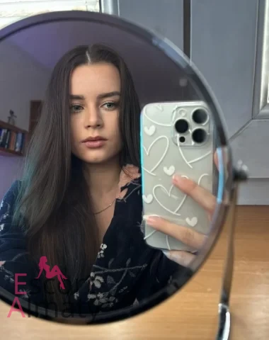 Лиля - грудь 2, рост 168 см, вес 52 кг, цвет волос Шатенки, национальность Русские