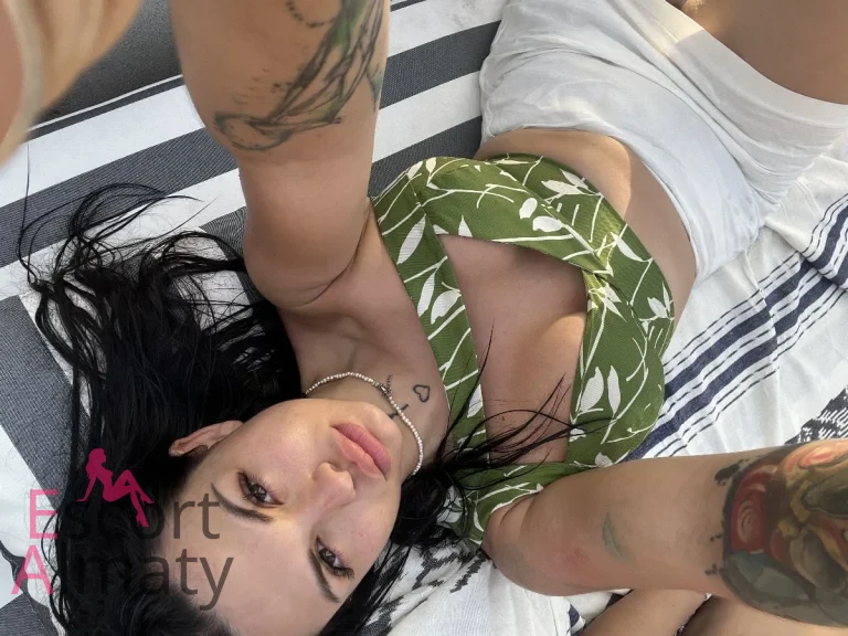 Лариса - грудь 4, рост 166 см, вес 62 кг, цвет волос Брюнетки, национальность Азиатки