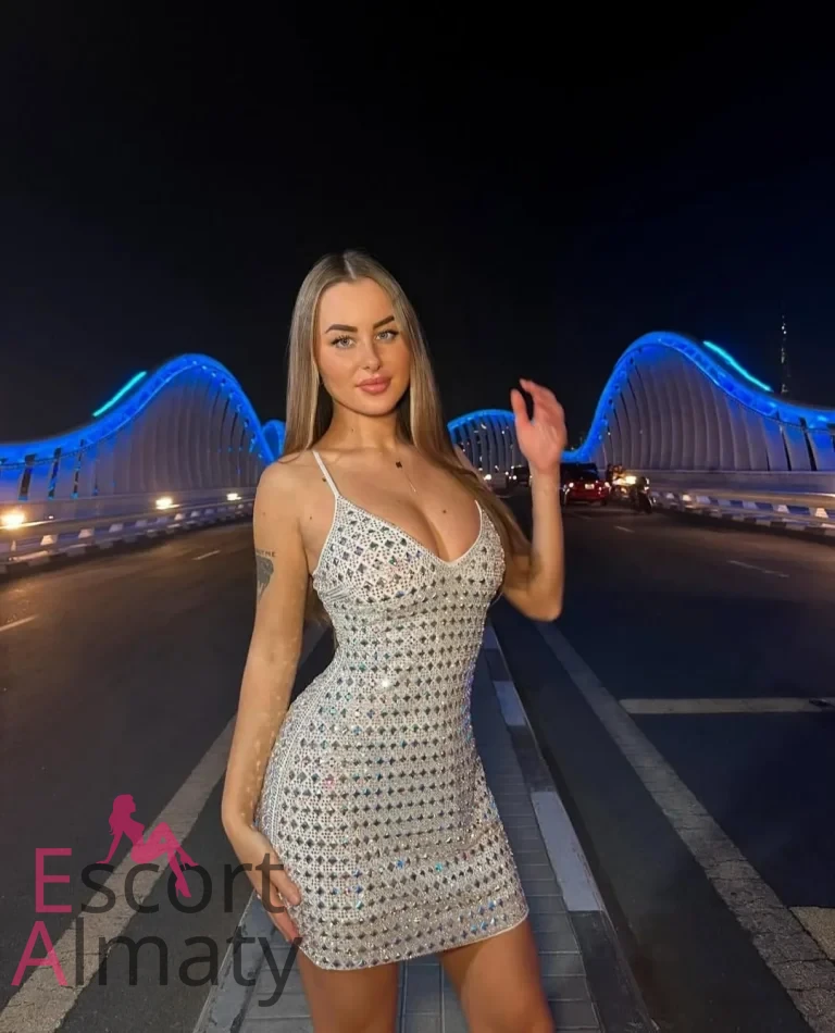 Лика - грудь 3, рост 169 см, вес 60 кг, цвет волос Шатенки, национальность Русские