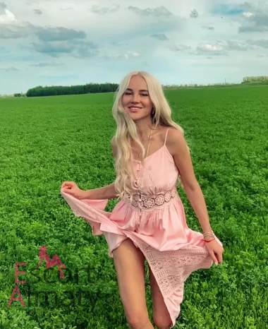 Руслана - грудь 2, рост 168 см, вес 53 кг, цвет волос Блондинки, национальность Казашки