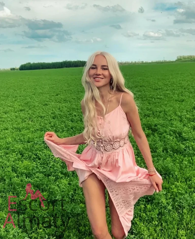 Руслана - грудь 2, рост 168 см, вес 53 кг, цвет волос Блондинки, национальность Казашки