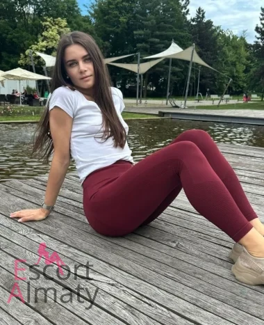 Лиля - грудь 2, рост 168 см, вес 52 кг, цвет волос Шатенки, национальность Русские