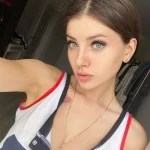 Лиля - грудь 2, рост 168 см, вес 52 кг, цвет волос Шатенки, национальность Русские