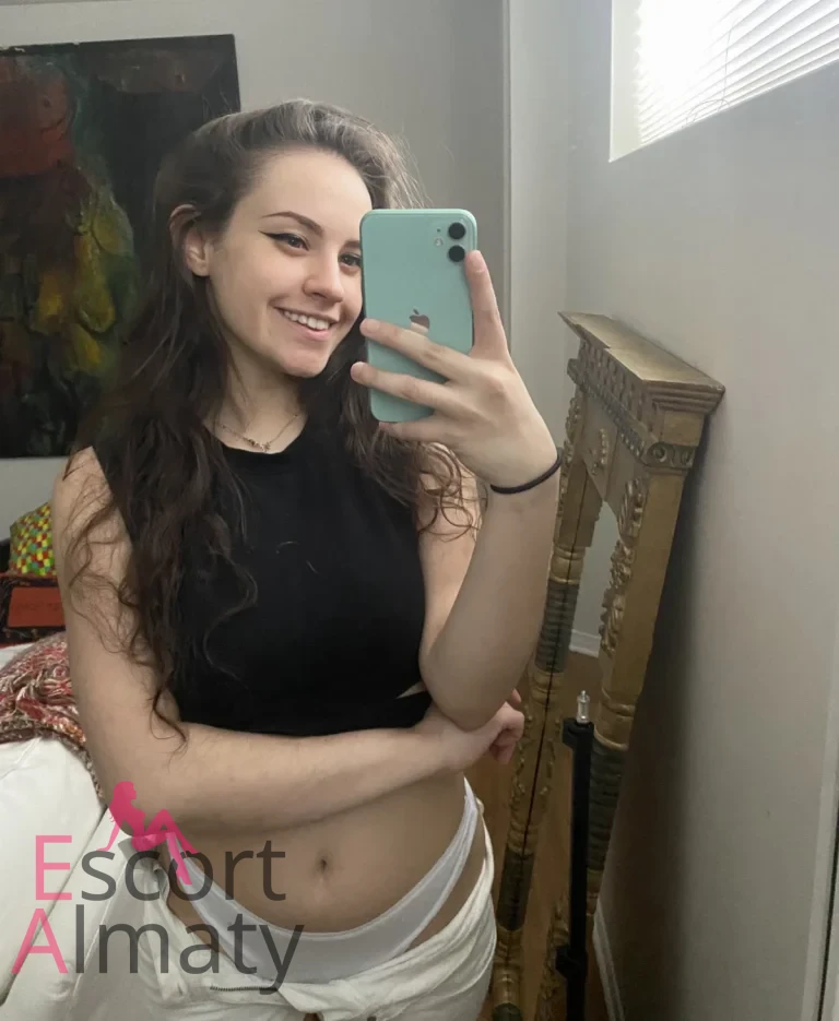 Зоя - грудь 3, рост 172 см, вес 52 кг, цвет волос Брюнетки, национальность Казашки
