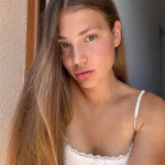 Олеся - грудь 2, рост 170 см, вес 60 кг, цвет волос Шатенки, национальность Русские
