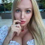 Снежана - грудь 3, рост 170 см, вес 53 кг, цвет волос Блондинки, национальность Азиатки