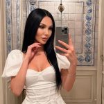 Самия - грудь 2, рост 175 см, вес 64 кг, цвет волос Брюнетки